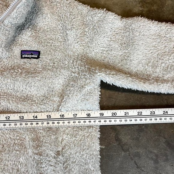 White Patagonia fleece Henley pullover - Picture 6 of 6